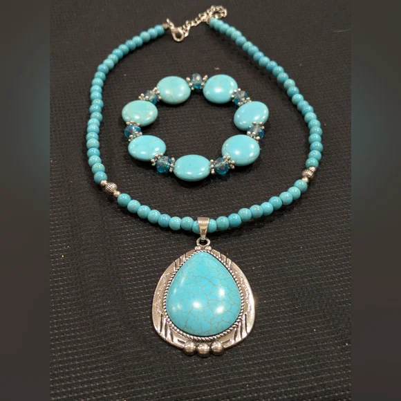 Turquoise Beaded Necklace 20" And Matching Bracelet Elastic - Picture 1 of 3
